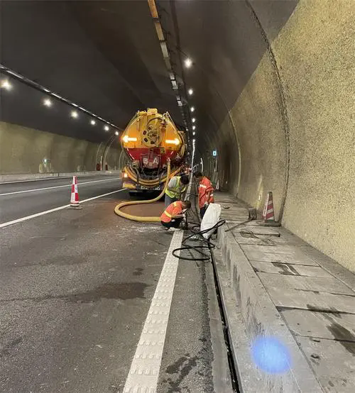 安平隧道排水渠清淤